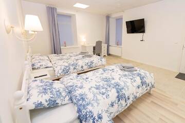 Фото номера Семейный люкс Апарт-отели Mia Guesthouse г. Хальяла 3